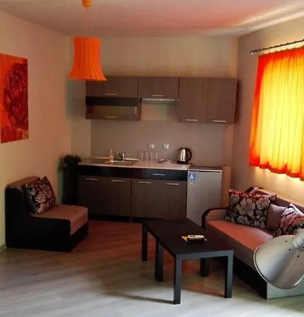 Detelina Complex היסריה