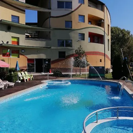Detelina Complex Hotel *