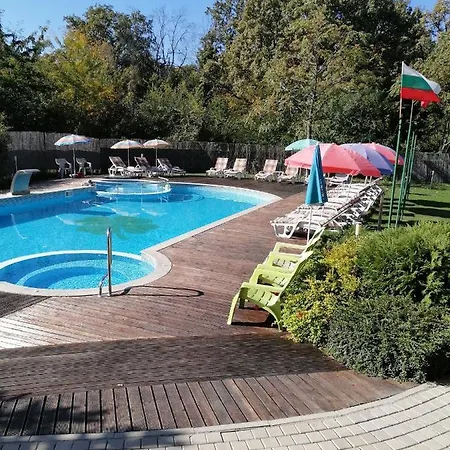 Detelina Complex Hotel *