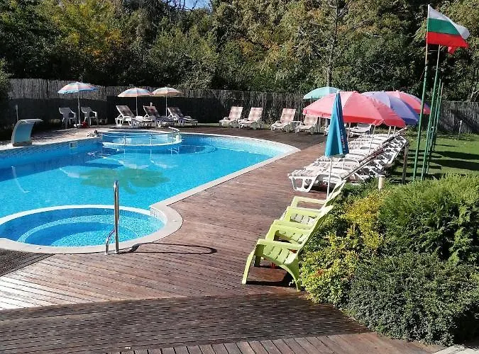 комплекс детелина Хотел *