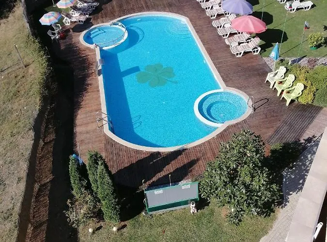 Хотел комплекс детелина *